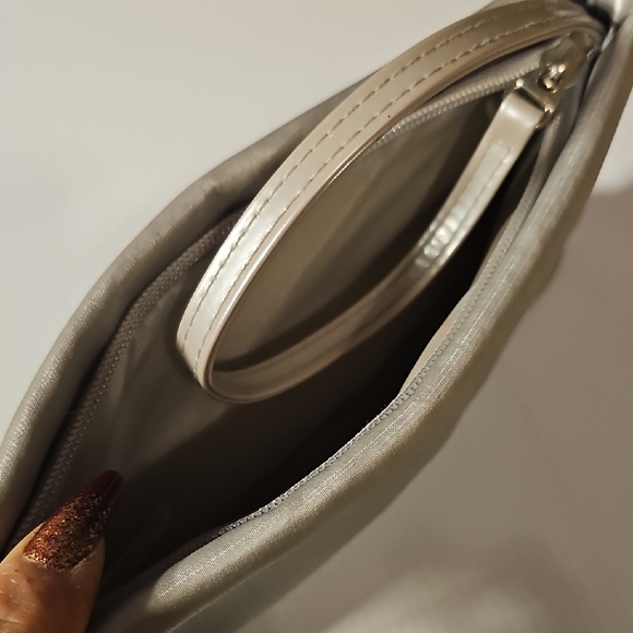 Silver Clutch for Make up &Brushes & Hand Cream , Soap & Stand For necklace . - Picture 6 of 12